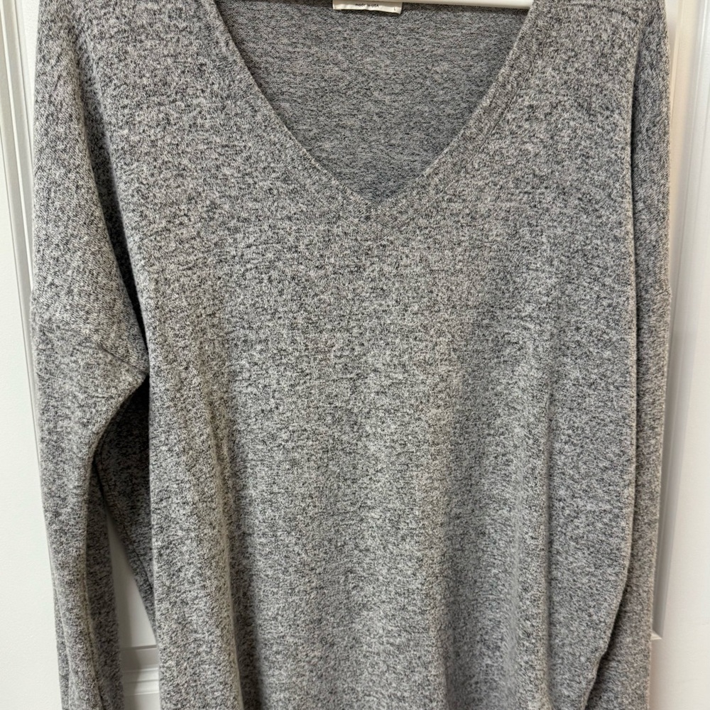 Elegant Heather Gray V-Neck Sweater